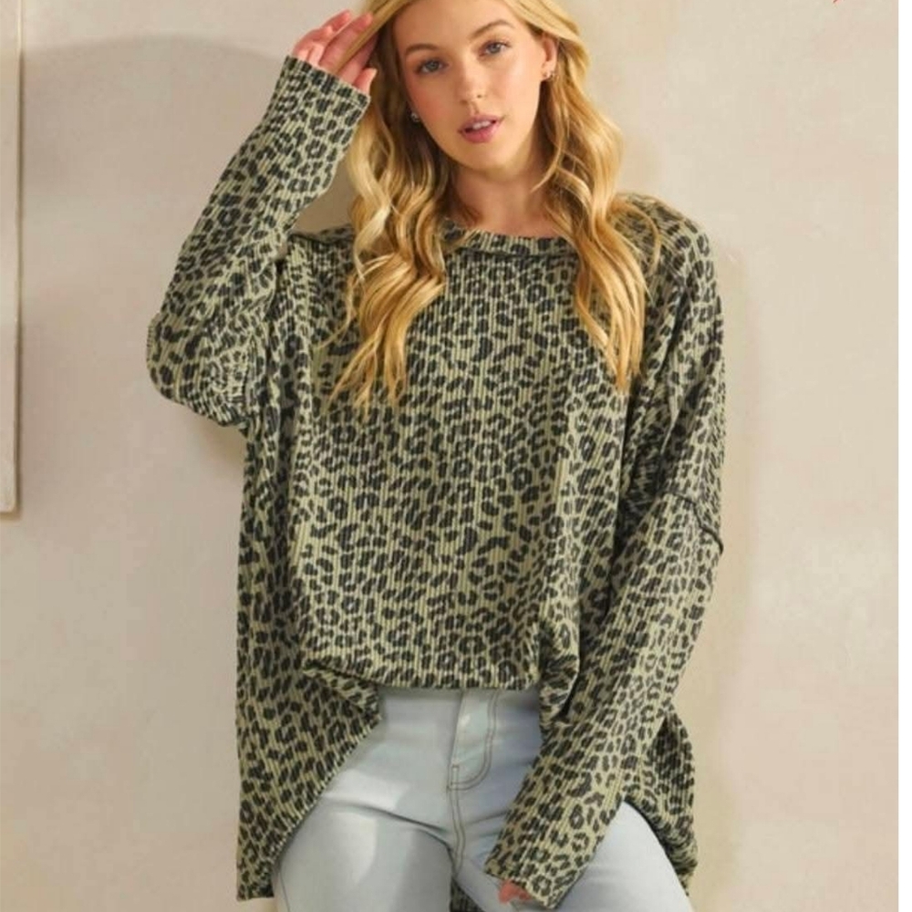 New Heimish Oversized Urban Ribbed Animal Print Top